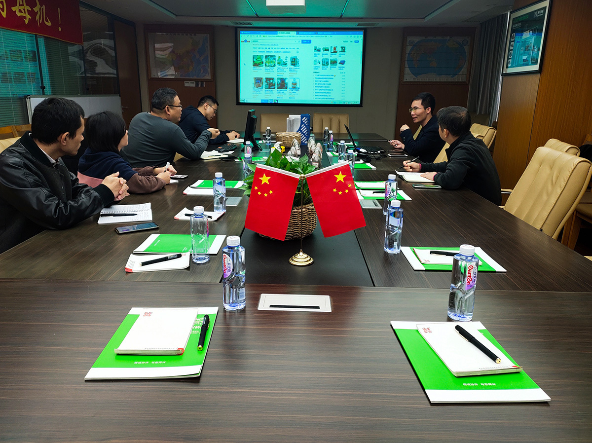 清澈(che)的海(hai)水和(he)郁郁(yu)蔥蔥(cong)的山(shan)脈是(shi)無價(jia)的資(zi)産