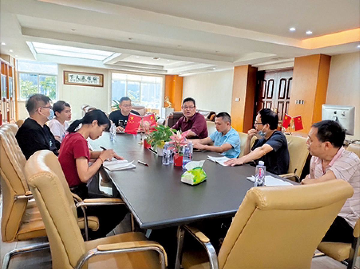 綠(lü)水青山(shan)就像金(jin)山銀山(shan)